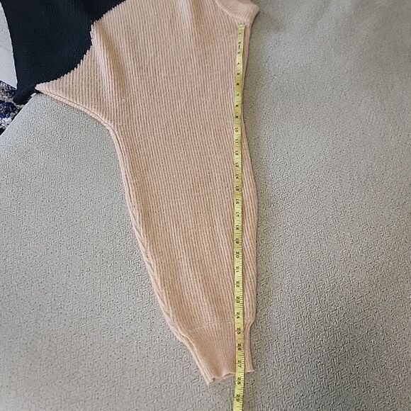 Vestique Dichotomy Black and Camel Brown Wave Design Fuzzy Sweater - Size Large - Picture 10 of 14